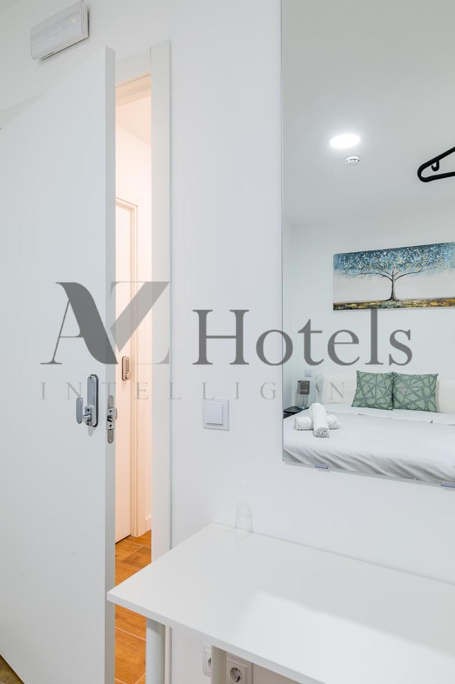 Ayz Luis Cabrera-Auto Check-In Property Мадрид Экстерьер фото